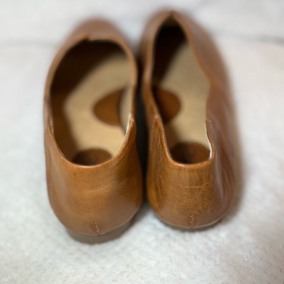 B.O.C Tan Women's Dress Shoes - Picture 6 of 9